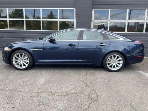 2013 Jaguar XJ Base