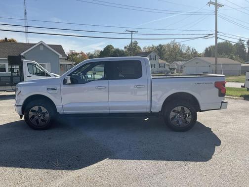 2025 Ford F-150 Lightning LARIAT