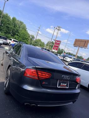 Daytona Gray Pearl Effect 2013 Audi S8 4.0T