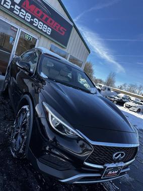 2017 INFINITI QX30 Luxury