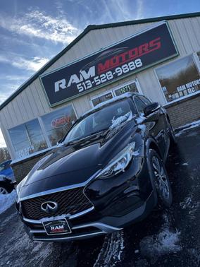 2017 INFINITI QX30 Luxury