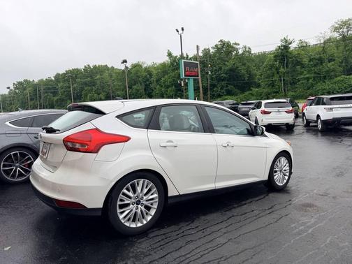 White Platinum Metallic Tri-Coat 2016 Ford Focus Titanium