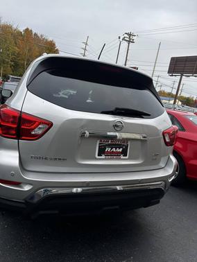 2018 Nissan Pathfinder SV
