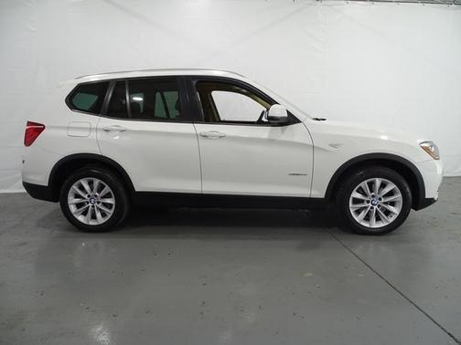 Photo 2 of 40 of 2017 BMW X3 sDrive28i
