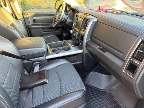 2017 RAM 1500 Night Crew Cab 4x4 5'7' Box