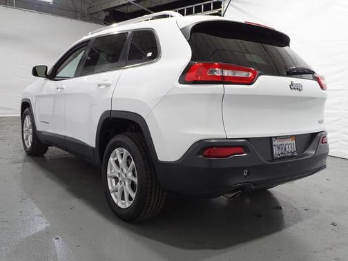Photo 5 of 41 of 2014 Jeep Cherokee Latitude