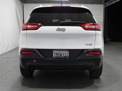 Photo 4 of 41 of 2014 Jeep Cherokee Latitude