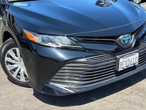 2018 Toyota Camry Hybrid LE