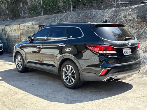 2017 Hyundai SANTA FE SE