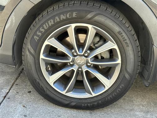 2017 Hyundai SANTA FE SE