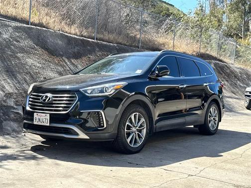 2017 Hyundai SANTA FE SE