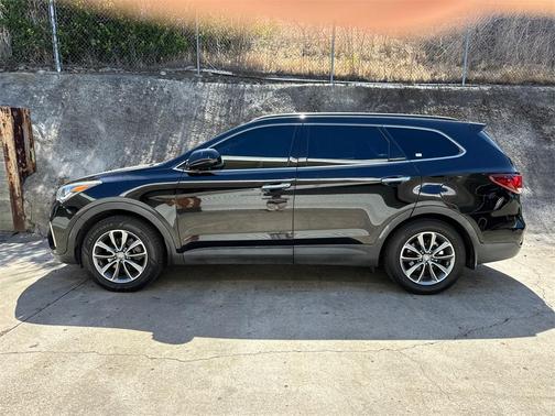 2017 Hyundai SANTA FE SE
