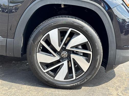 2024 Volkswagen Atlas 2.0T SE w/Technology 4MOTION