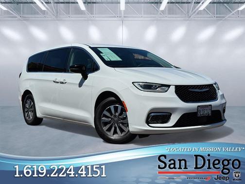 2024 Chrysler Pacifica Hybrid Select