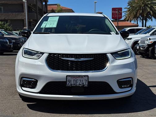 2024 Chrysler Pacifica Hybrid Select