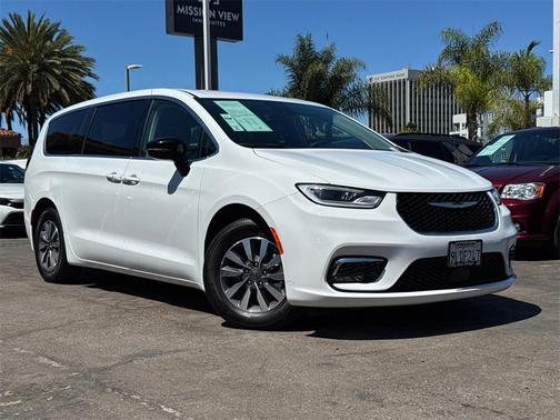 2024 Chrysler Pacifica Hybrid Select
