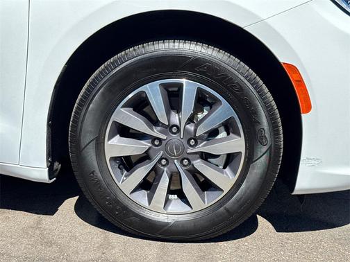 2024 Chrysler Pacifica Hybrid Select