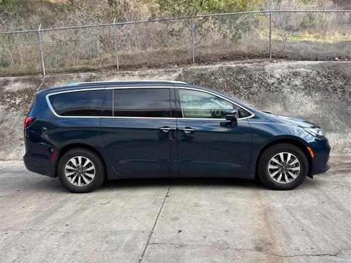 2021 Chrysler Pacifica Hybrid Touring L