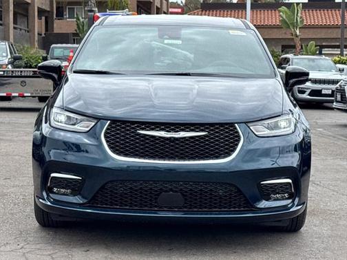 2025 Chrysler Pacifica Hybrid Select