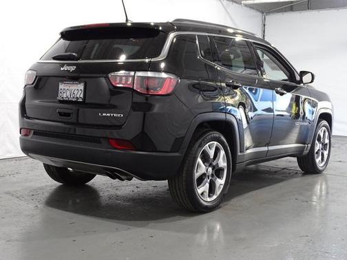 Photo 3 of 45 of 2020 Jeep Compass Limited