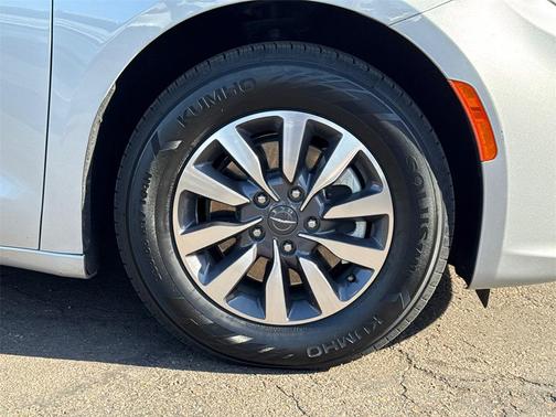 2024 Chrysler Pacifica Hybrid Select