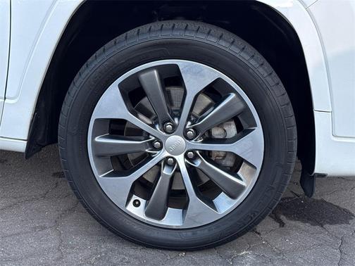 2019 Jeep Cherokee Overland