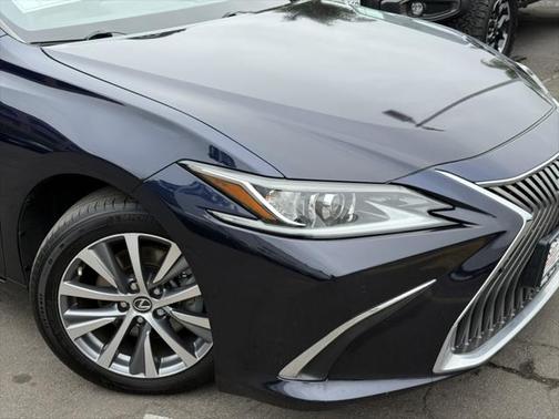 2020 Lexus ES 300h Base