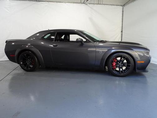 Photo 2 of 42 of 2020 Dodge Challenger SRT Hellcat