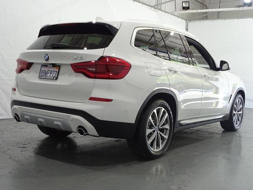 Photo 3 of 44 of 2018 BMW X3 xDrive30i