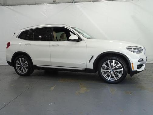 Photo 2 of 44 of 2018 BMW X3 xDrive30i