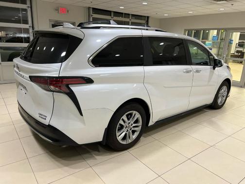 2024 Toyota Sienna Limited