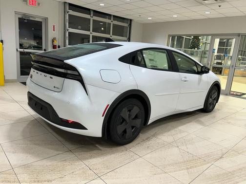 2026 Toyota Prius Plug-In Hybrid SE