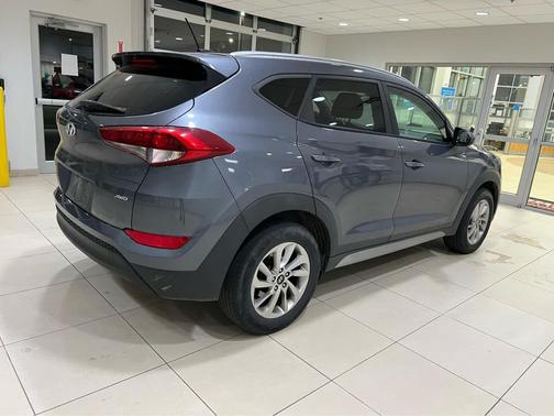 2017 Hyundai TUCSON SE