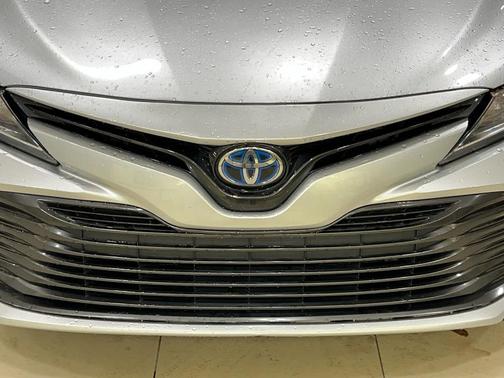2018 Toyota Camry Hybrid LE