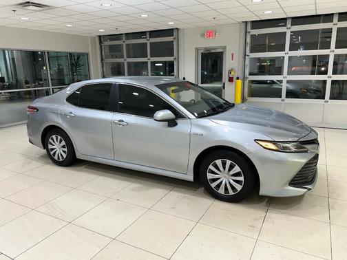 2018 Toyota Camry Hybrid LE