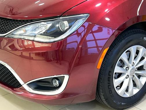 2019 Chrysler Pacifica Touring-L