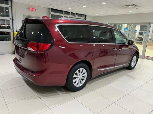 2019 Chrysler Pacifica Touring-L