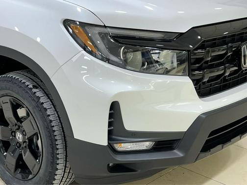 Platinum White Pearl 2026 Honda Ridgeline Black