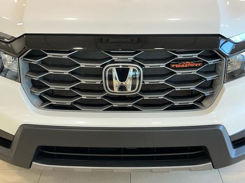 Platinum White Pearl 2023 Honda Passport AWD TrailSport