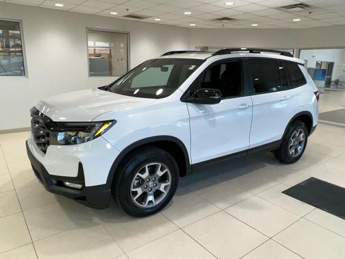 Platinum White Pearl 2023 Honda Passport AWD TrailSport