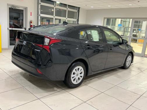 2022 Toyota Prius LE