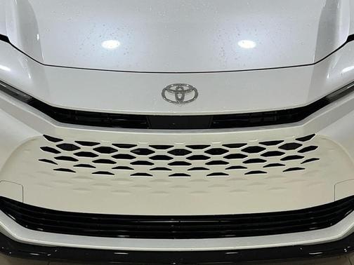 Oxygen White 2026 Toyota Crown Signia Limited