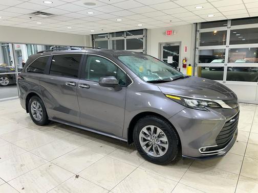 2024 Toyota Sienna XLE