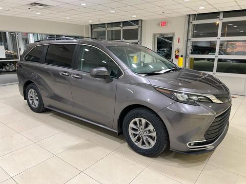 2024 Toyota Sienna XLE