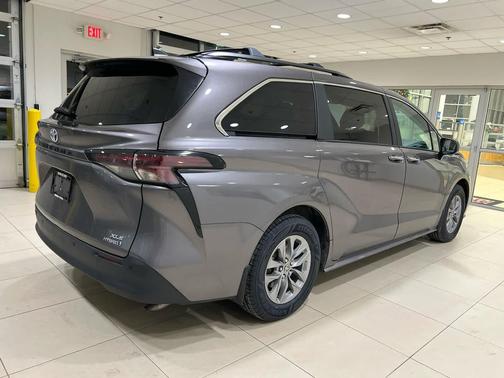 2024 Toyota Sienna XLE