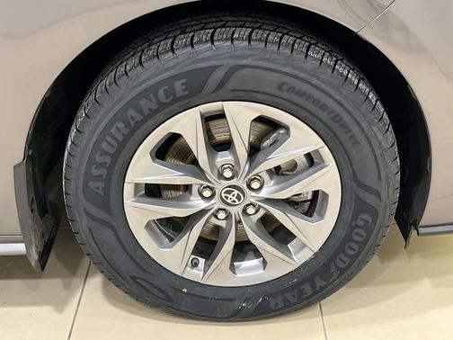 2024 Toyota Sienna XLE