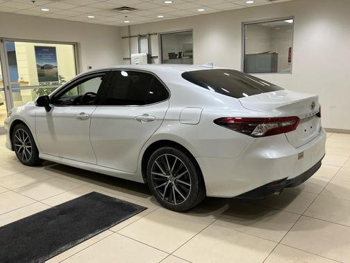 2023 Toyota Camry Hybrid XLE