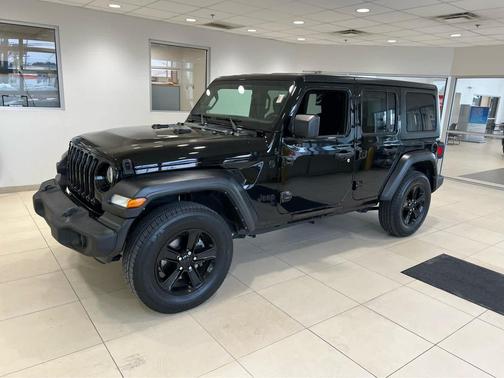 Black Clearcoat 2022 Jeep Wrangler Unlimited Sport Altitude