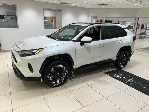 2022 Toyota RAV4 Hybrid SE