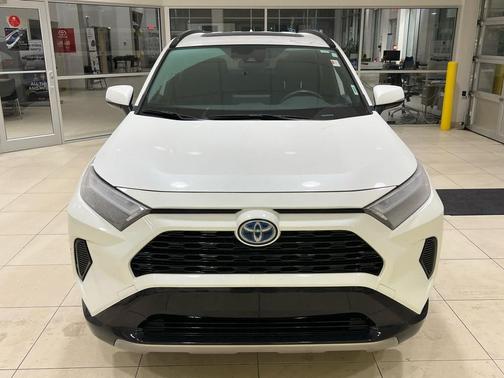 2022 Toyota RAV4 Hybrid SE